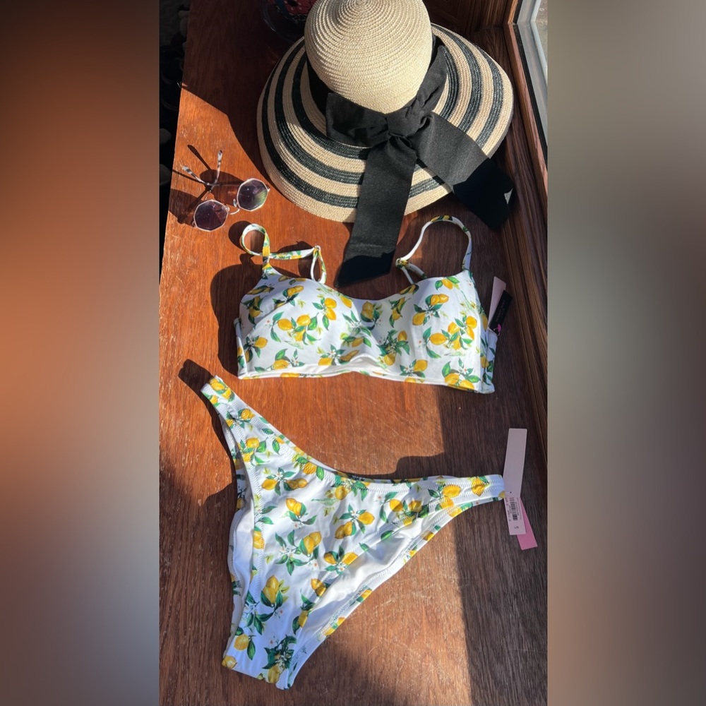 🍋🍋🍋Amalfi Coast Lemon Print Bikini Set- Size L 🍋🍋🍋